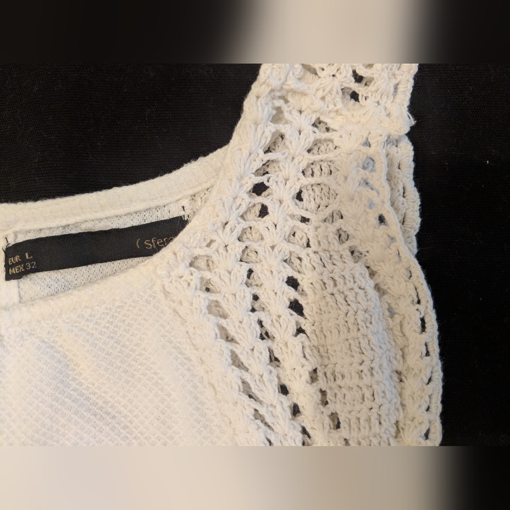 Sfera Women's Crochet Tank Top - Picture 5 of 6